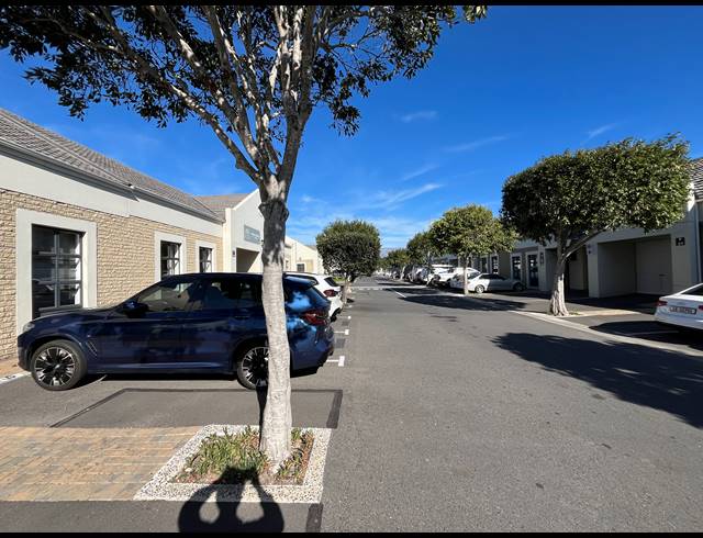 102M² WAREHOUSE TO LET IN MILNERTON CENTRAL